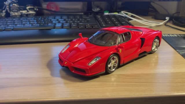 Обзор модели Enzo Ferrari в масштабе 1/24 от Maisto смотреть онлайн
