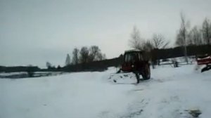 Трактор ЛТЗ  -55  чистит снег  2ч,