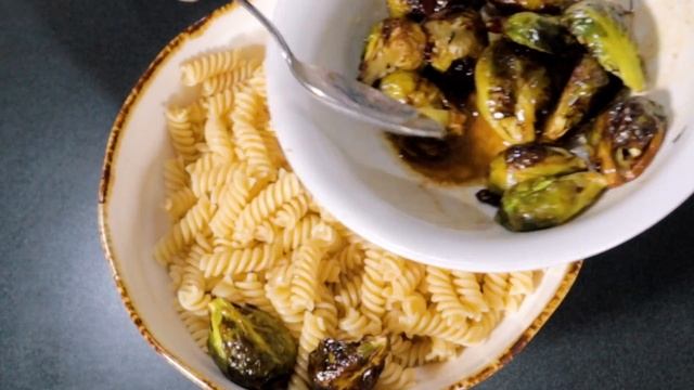 Salada de Macarrão com couve de Bruxelas | 50 Receitas de Massas смотреть онлайн