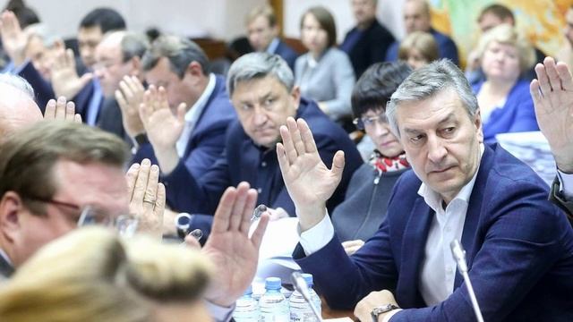 В Госдуме предложили сравнять зарплату депутатов со средней по России смотреть онлайн