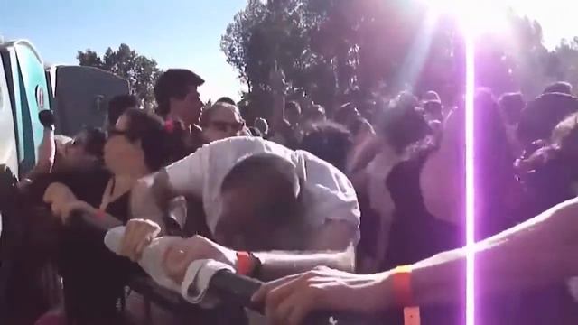 (Прикол) Вот так надо танцевать головой! смотреть онлайн