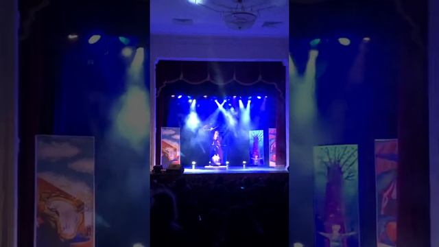 Девочка на шаре. Цирк «Гротеск» смотреть онлайн