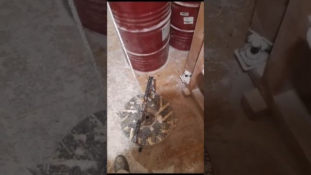 Последствия засыпки сырого зерна в мельницу с каменными жерновами - быстро нагревается и засоряется смотреть онлайн