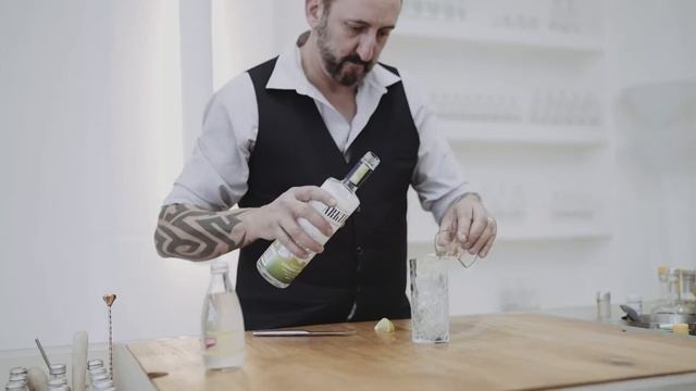 Yuzu Collins смотреть онлайн