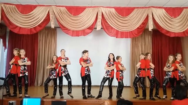 Суперзвезда исполняет ансамбль Праздник детста