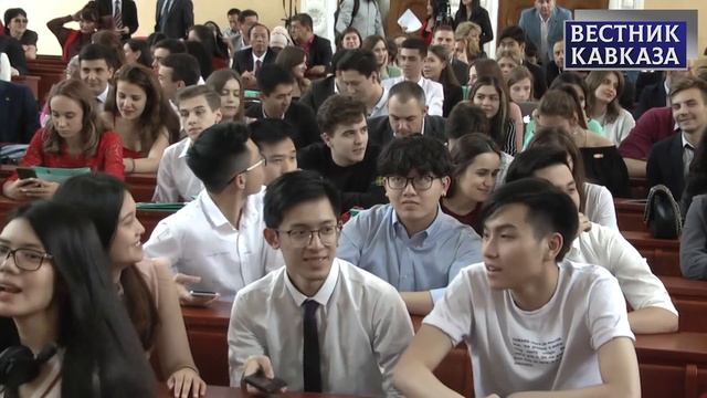 В Финансовом университете вручили дипломы студентам из Азербайджана смотреть онлайн