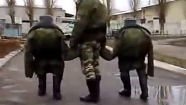 Funny прикол Карлики в армии! Dwarfs in the army! смотреть онлайн