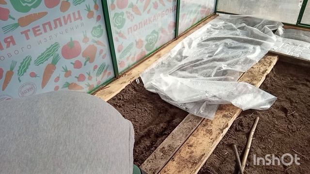 Сею в теплице капусту,свеклу и настурцыю . Вскопала гряду и посеяла сидираты. смотреть онлайн