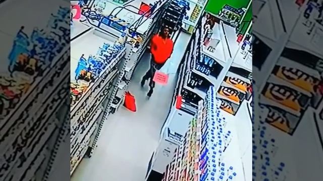 Странные танцы женщины в супермаркете в Ставрополе смотреть онлайн