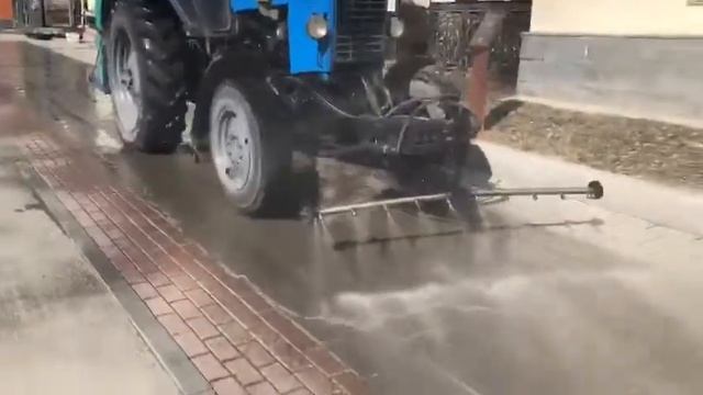 Влажная уборка тротуара на проспекте Ленина в Екатеринбурге смотреть онлайн