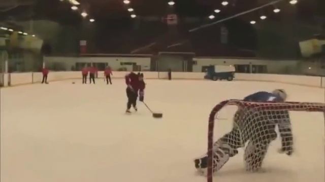 Неудачная шутка хоккеиста смотреть онлайн