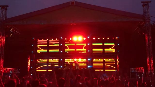 Moonbeam @ Fruit Vibrations Open Air @ Музеон, Moscow [11.07.2015] смотреть онлайн