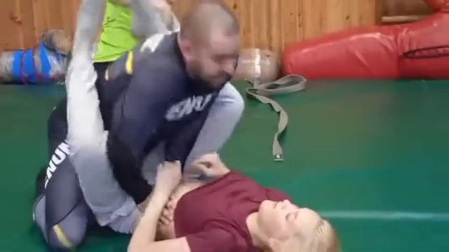 Поборолись в партере с Катей