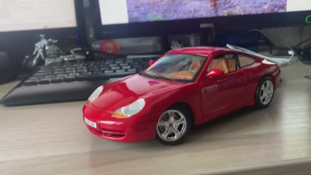 Обзор модели Porsche 911 Carrera 1997 в масштабе 1/18 от Bburago смотреть онлайн