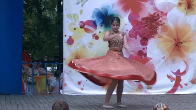 Лиза Рай. (LIZA RAY). Индийский танец "Main Deevani ho gai". смотреть онлайн