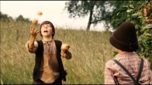 Жонглирование яблоками из фильма "Лесной разбойник" 2006