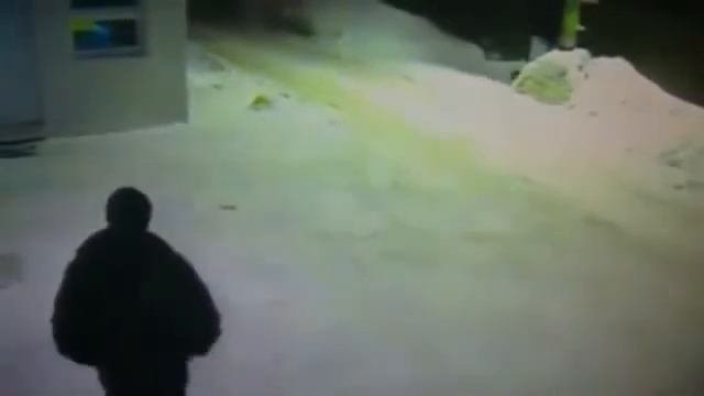 - Мужик, слушай, а куда все побежали? - Туда смотреть онлайн