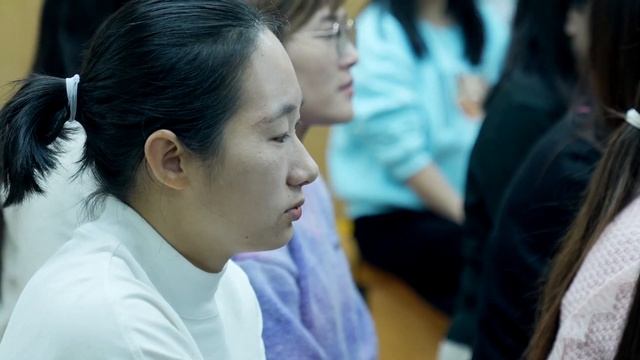 Бесплатные танцевальные кружки привлекают китайскую молодёжь смотреть онлайн