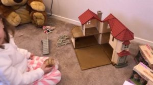 Детское видео распаковка игрушек и домика Sylvanian Families Сильваниан