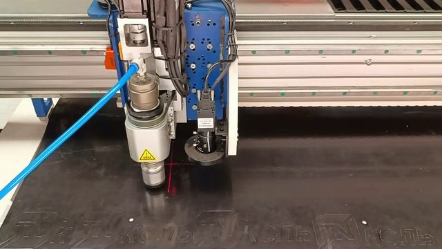 Планшетный режущий плоттер для резки ПВХ смотреть онлайн