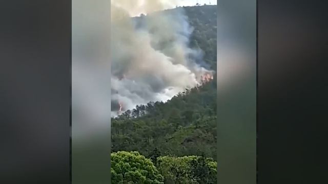 BREAKING: China Eastern Boeing 737 Jet Crashes with more than 130 on Board смотреть онлайн