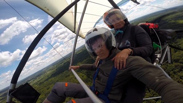 В полёте сдувает шлем с пассажира смотреть онлайн
