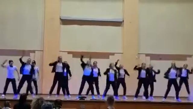 Танец Hands Clap смотреть онлайн