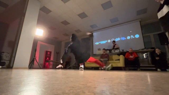 «Universal Bboy Kid» Ульяна Vs Беда( 1 круг)