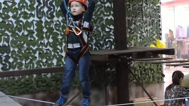 Прохождение этапа в веревочном парке ТАРЗАН смотреть онлайн