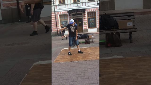 Крутой танец на Арбате