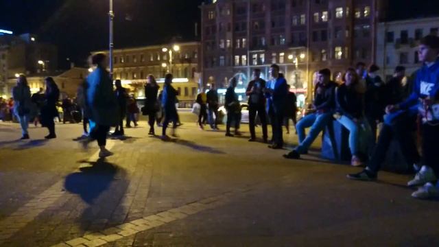 Уличные музыканты, поёт Лиса, она же аскер) смотреть онлайн