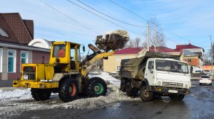 Фронтальный погрузчик ТО-18 Амкодор и КамАЗ-55111. Уборка снега. Звук Д-260.