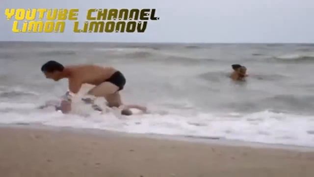 ПРИКОЛ НАШИ НА МОРЕ РЖУ НЕ МОГУ ! смотреть онлайн