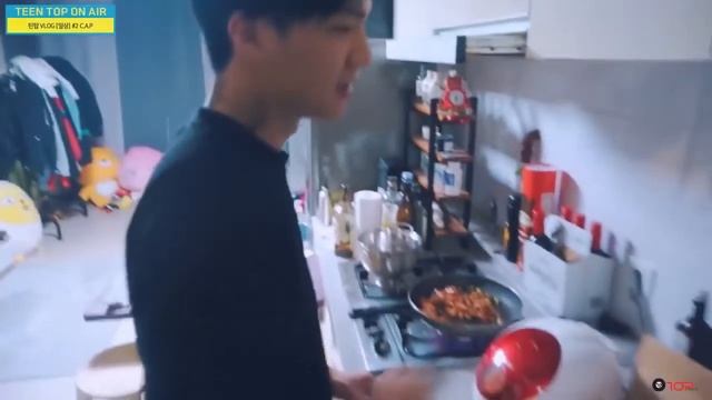 [SUB ITA] Teen Top On Air - 틴탑 Vlog 일상 #2 C a p 오늘은 캡이 볶음밥 요리사! 1 смотреть онлайн
