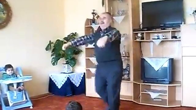 Kale Xash Dliza // Старик Хорошо танцует // езидский прикол // Ezdi Prikol / #prikol #ezdi #езид