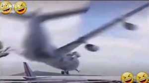 Самолёт танцует 🤣🤣😂😂