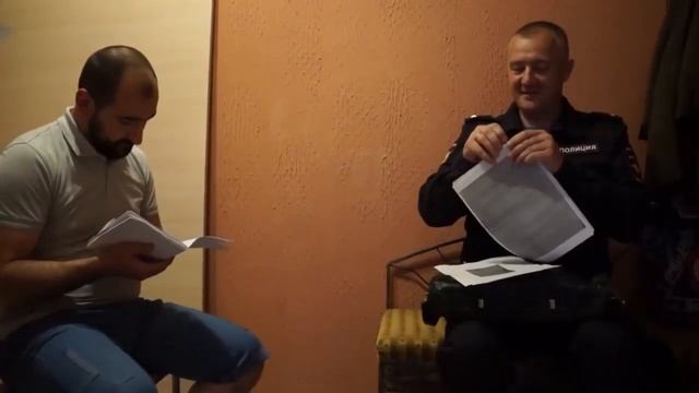 Унижение полицейским нерусских (1 серия) #приколы #мент #новости смотреть онлайн