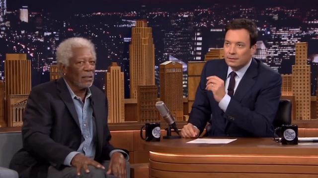 Морган Фриман дает интервью, вдыхая Гелий. Morgan Freeman Gives Interview Inhaling Helium AL смотреть онлайн