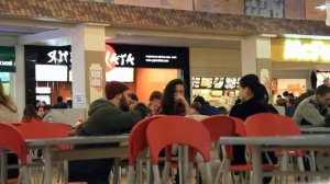 Удар по яйцам. Приколы над девушками.