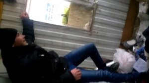 Прикол повесили за трусы