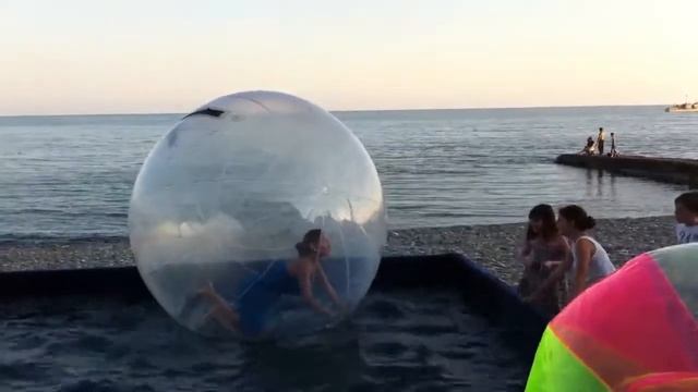 Девочка в шаре смотреть онлайн