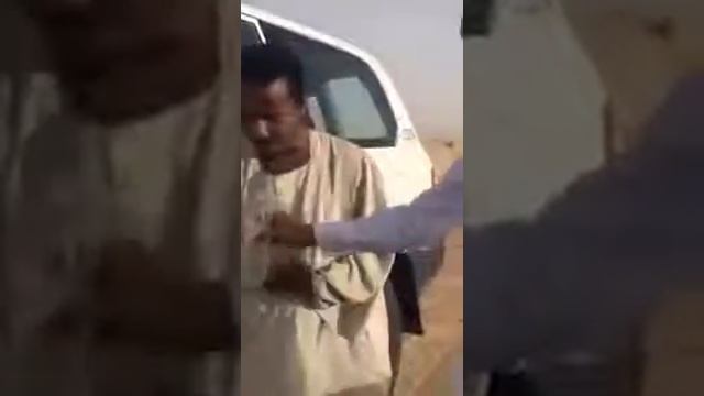 Арабы б...яди жёстко прикололись над нищим