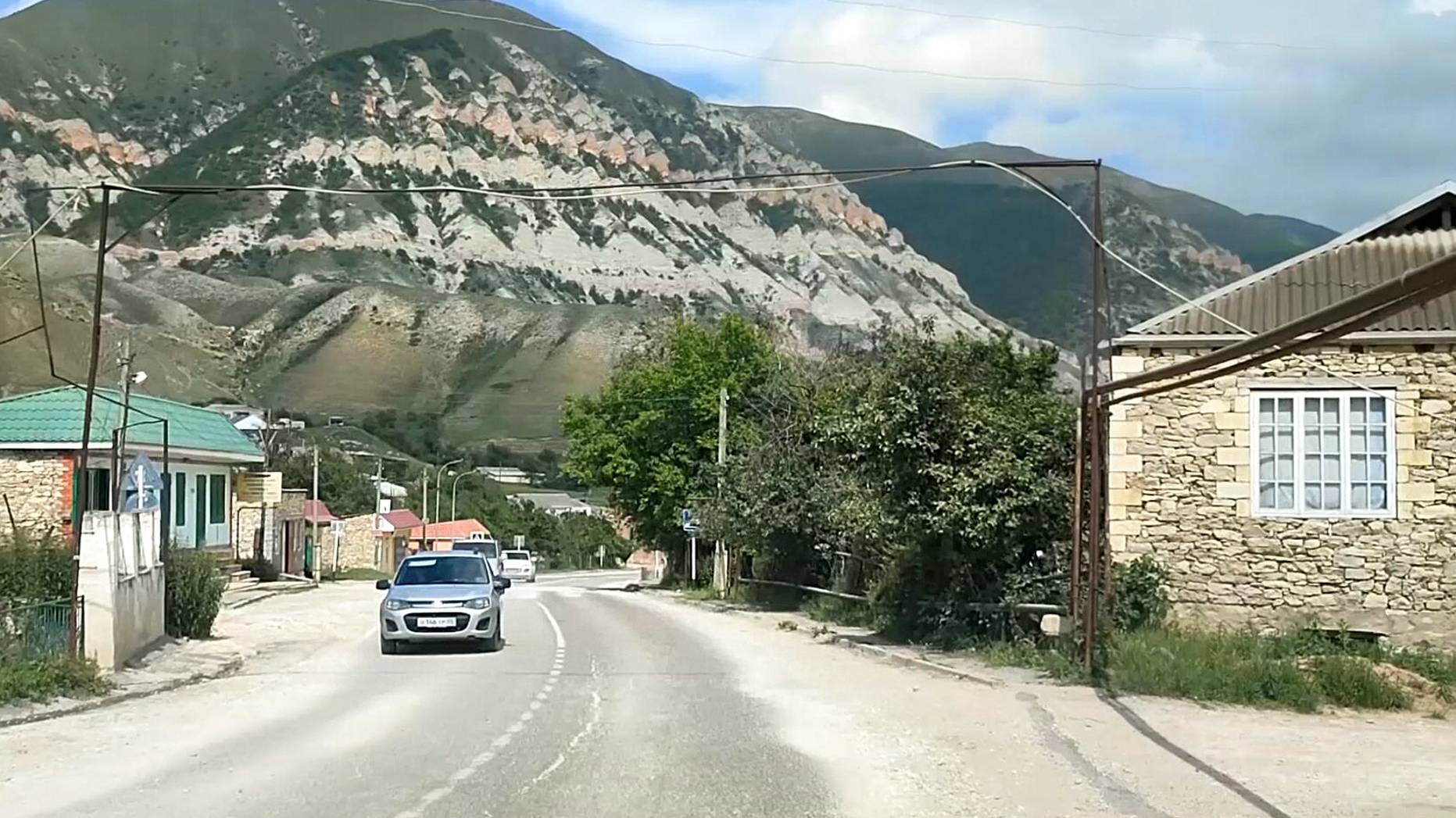 Дорога в Дербент через Буйнакск. Наблюдаем, как равнинные пейзажи сменяются горными ландшафтами смотреть онлайн