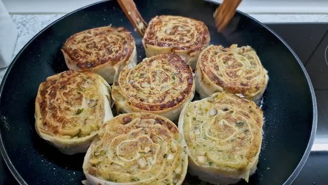 Бабушкин сногсшибательный рецепт впечатлил всех! Просто и вкусно! Таких котлет и картофельных роллов смотреть онлайн