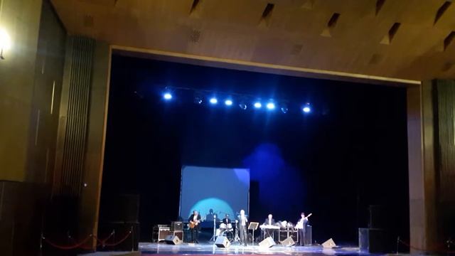 Вахтанг Кикабидзе поёт Червону Руту.