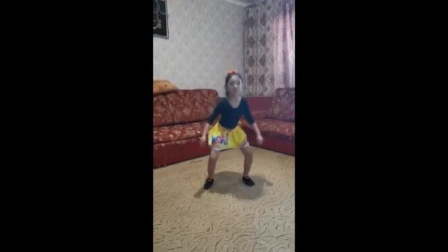 ХИП-ХОП солистка Эсманур Рамазанова смотреть онлайн