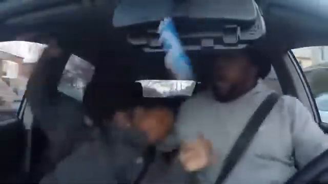 Негр танцует в машине смотреть онлайн