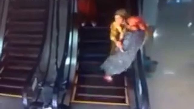 узбеки на эскалаторе Прикол смотреть онлайн