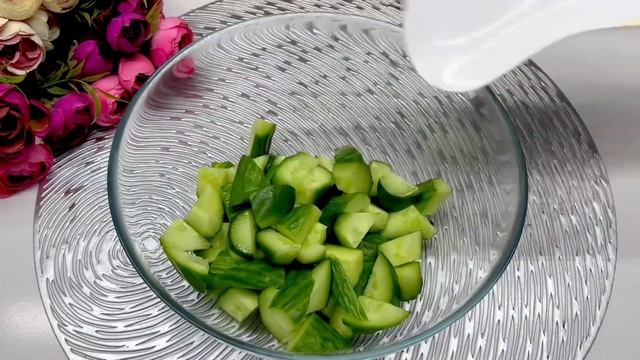 САЛАТ ЗА 5 МИНУТ!! НАСТОЛЬКО ВКУСНЫЙ НА СТОЛЕ НЕ ОСТАЕТСЯ!ТАКОЙ НА КАЖДЫЙ ДЕНЬ смотреть онлайн