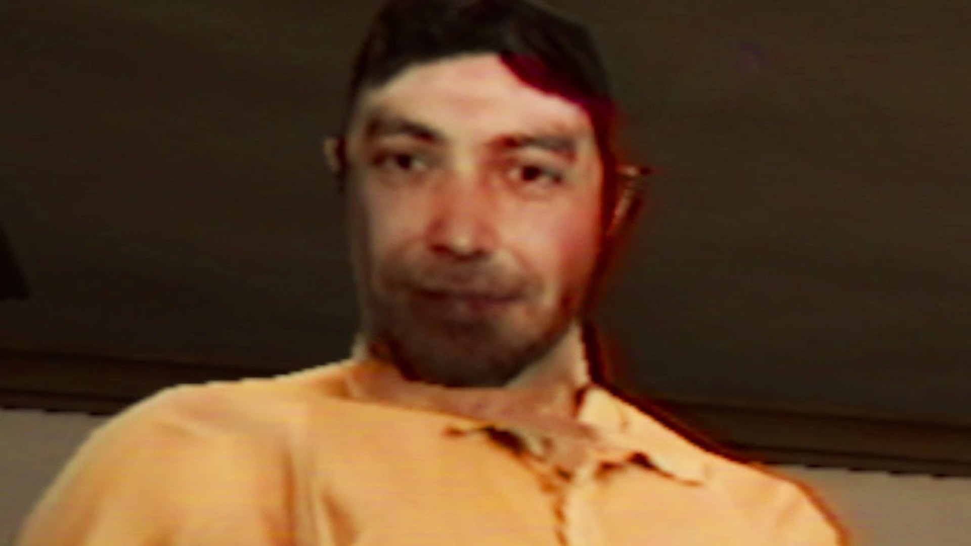 за мной присматривает маньяк...